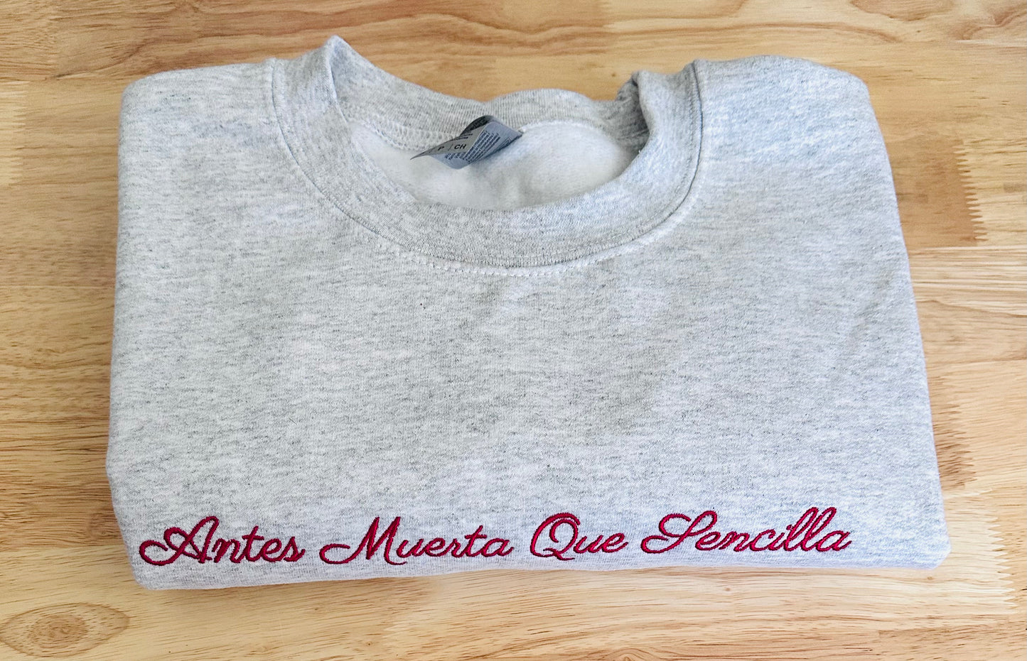 Antes muerta que sencilla crewneck