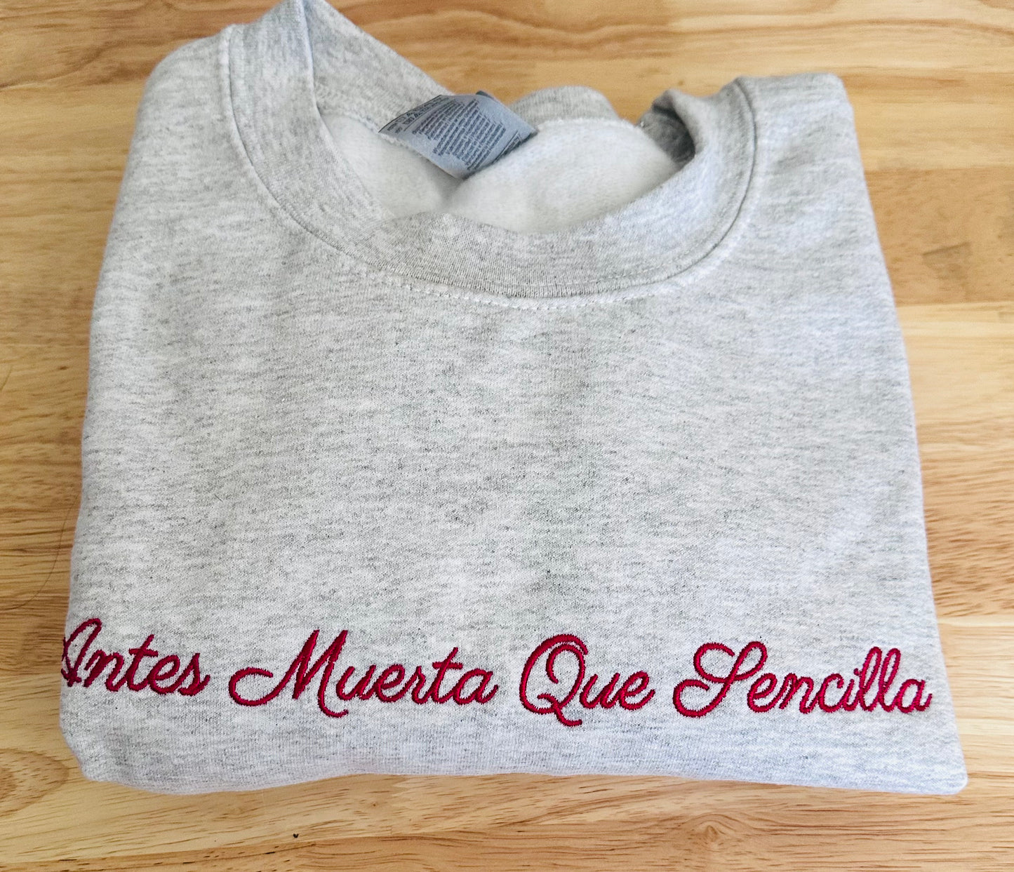 Antes muerta que sencilla crewneck